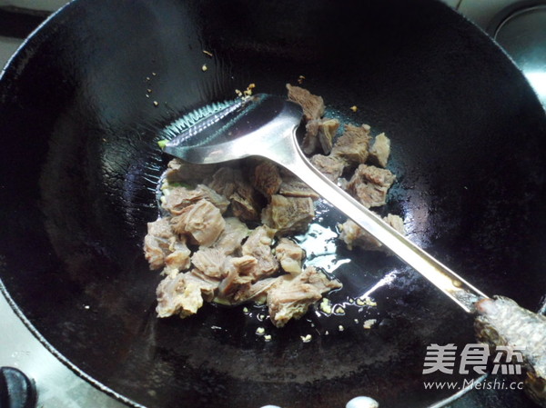 咖喱<a href=/shicai/rouqin/NiuRou/index.html target=_blank><u>牛肉</u></a>的做法