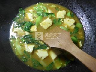 咖喱<a href=/shicai/shucai/QingCai/index.html target=_blank><u>青菜</u></a><a href=/shicai/mimian/DouFu/index.html target=_blank><u>豆腐</u></a>
