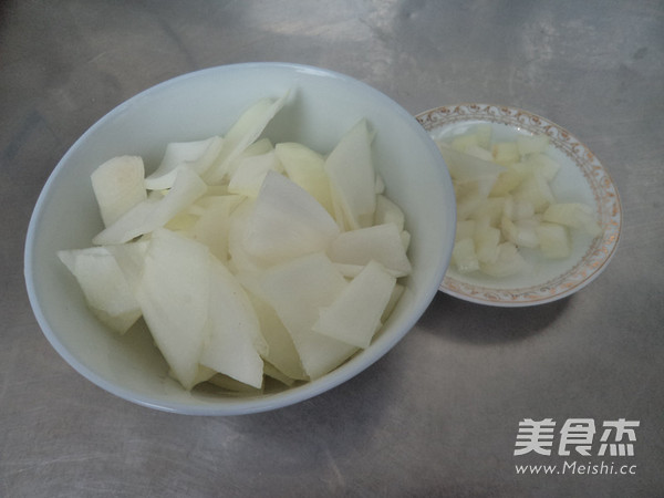 咖喱<a href=/shicai/rouqin/NiuRou/index.html target=_blank><u>牛肉</u></a>丸的做法