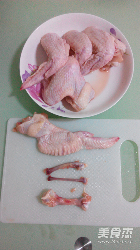 #感恩节# <a href=/shicai/rouqin/JiChi/index.html target=_blank><u>鸡翅</u></a>包饭的做法