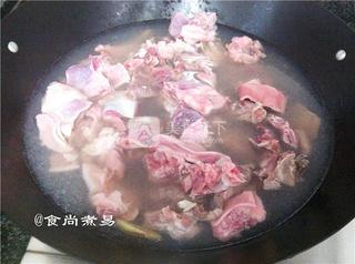 砂锅炖<a href=/shicai/rouqin/YangRou/index.html target=_blank><u>羊肉</u></a>
