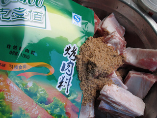 蔬菜烤<a href=/shicai/rouqin/YangPai/index.html target=_blank><u>羊排</u></a>