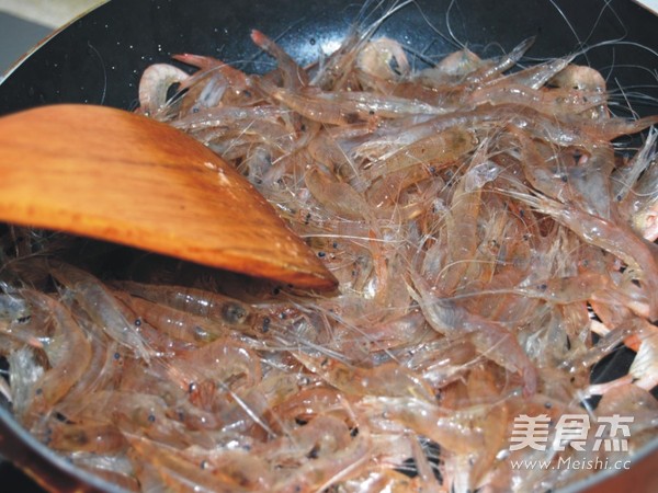 芥末汁白米虾的做法