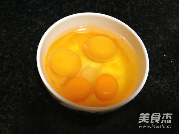 酱拌手撕肉<a href=/shicai/rouqin/JiDan/index.html target=_blank><u>鸡蛋</u></a>饼汉堡的做法