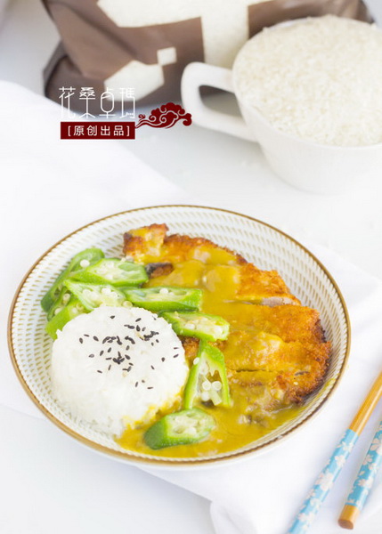 咖喱<a href=/shicai/rouqin/ZhuPai/index.html target=_blank><u>猪排</u></a>饭的做法