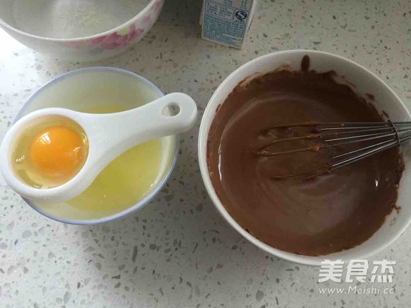 <a href=/shicai/mimian/QiaoKeLi/index.html target=_blank><u>巧克力</u></a>乳酪蛋糕的做法
