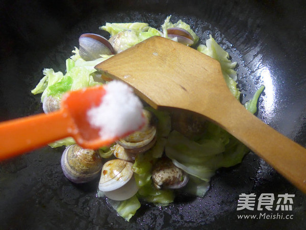 包心菜炒圆蛤的做法