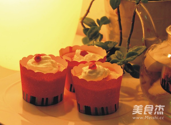 <a href=/shicai/mimian/SuanNai/index.html target=_blank><u>酸奶</u></a>蛋糕的做法