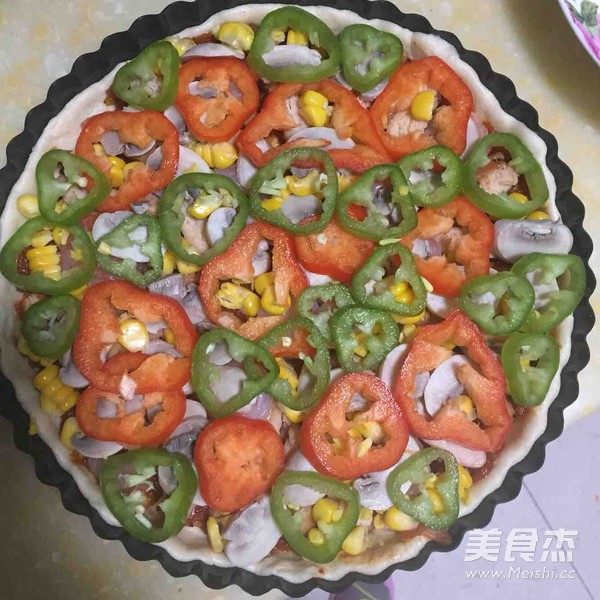 黑椒<a href=/shicai/rouqin/ZhengJi/index.html target=_blank><u>鸡肉</u></a>披萨的做法