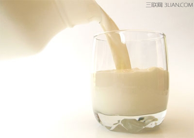 <a href=/shicai/mimian/NiuNai/index.html target=_blank><u>牛奶</u></a>不能和什么一起吃
