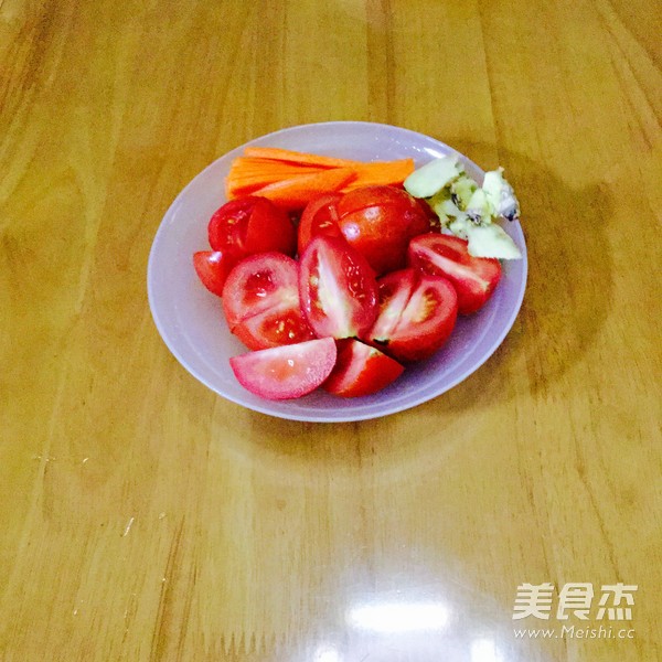 番茄<a href=/shicai/shuichanpin/YuYuTou/index.html target=_blank><u>鱼头</u></a>汤的做法