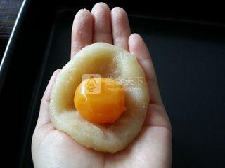 蛋黄莲蓉月饼