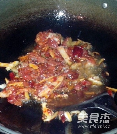 蒜苔炒肉的做法