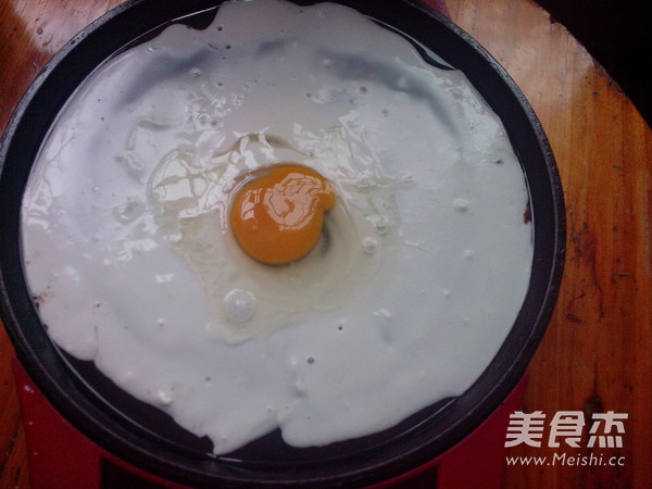 葱香<a href=/shicai/rouqin/JiDan/index.html target=_blank><u>鸡蛋</u></a>软饼的做法