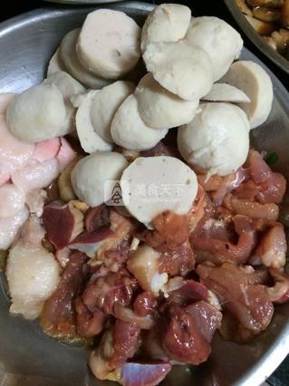 金针菇肉丸瘦肉汤
