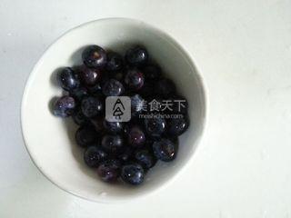<a href=/shicai/guopin/LanMei/index.html target=_blank><u>蓝莓</u></a>慕斯