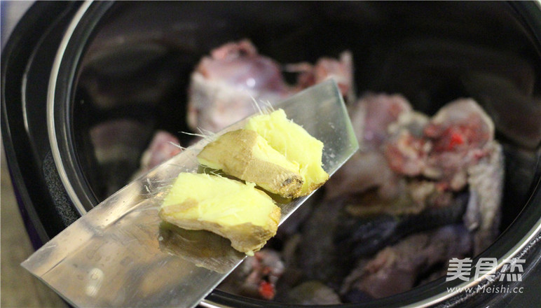 [苏泊尔]鸡汤炖鱼面的做法