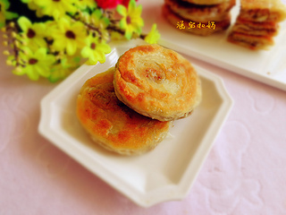 香酥<a href=/shicai/rouqin/NiuRou/index.html target=_blank><u>牛肉</u></a>饼