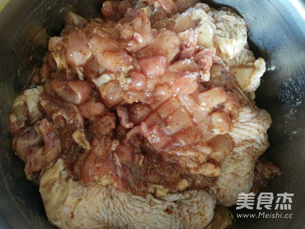 <a href=/shicai/rouqin/ZhengJi/index.html target=_blank><u>鸡肉</u></a>卷饼的做法