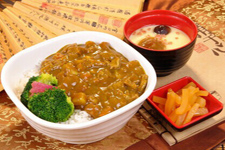 咖喱<a href=/shicai/rouqin/NiuRou/index.html target=_blank><u>牛肉</u></a>饭的做法