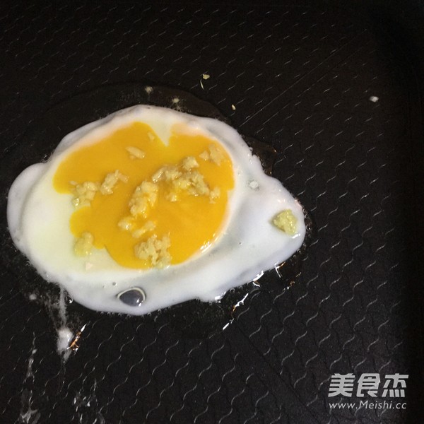 <a href=/shicai/rouqin/JiDan/index.html target=_blank><u>鸡蛋</u></a>瘦肉汤的做法