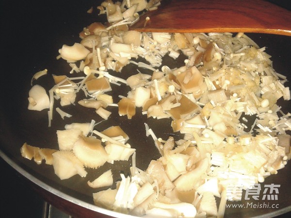 菌菇酱炒饭的做法