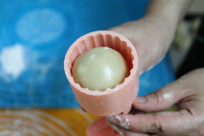 DIY广式蛋黄月饼步骤10