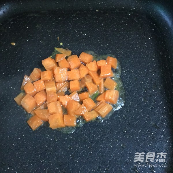 圆椒炒肉丁的做法