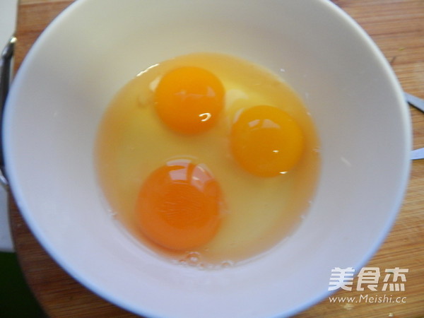 <a href=/shicai/rouqin/JiDan/index.html target=_blank><u>鸡蛋</u></a>炒双菇的做法