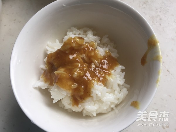 小熊咖喱<a href=/shicai/rouqin/NiuRou/index.html target=_blank><u>牛肉</u></a>蛋包饭的做法