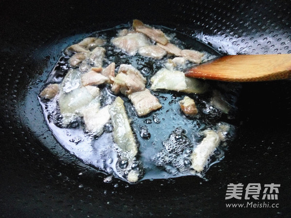 咖喱<a href=/shicai/shucai/MoGu/index.html target=_blank><u>蘑菇</u></a>饭的做法