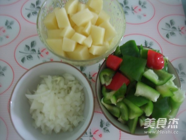 咖喱<a href=/shicai/shuichanpin/XueYu/index.html target=_blank><u>鳕鱼</u></a>饭的做法