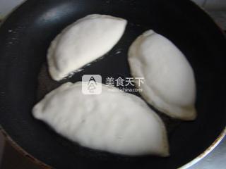 <a href=/shicai/shucai/JiCai/index.html target=_blank><u>荠菜</u></a>鲜肉馅饼