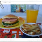 家中的麦当劳－－汉堡，薯条，果汁