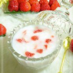 奶香椰露草莓粥的做法
