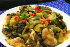 酸菜焖黄骨鱼的家常做法