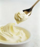 【鲜奶油怎么做】鲜奶油怎么打发_鲜奶油和淡奶油的区别_鲜奶油的热量