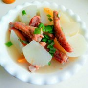 白萝卜肋排汤的做法