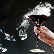 【红葡萄酒怎么喝】红葡萄酒的功效与作用_红葡萄酒的做法