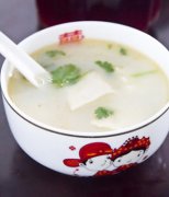 【鲫鱼豆腐汤的做法】鲫鱼豆腐汤的营养_鲫鱼豆腐汤的家常做法