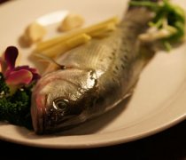 【海鲈鱼的家常做法】海鲈鱼的营养价值_海鲈鱼怎么挑选最好