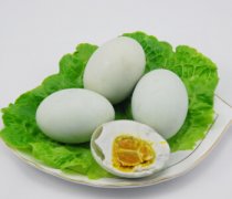 【咸鸭蛋的腌制方法】咸鸭蛋的做法_咸鸭蛋煮多久