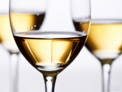【白葡萄酒的功效】白葡萄酒的功效与作用