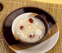 【小米燕麦粥的功效】小米燕麦粥的做法_小米燕麦粥的食用禁忌