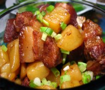【土豆烧肉】红烧肉炖土豆_土豆烧肉的做法_红烧土豆的做法