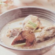 龙骨牡蛎炖鱼汤的做法