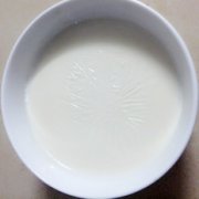 阿胶枣蒸牛奶的做法