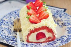 草莓蛋糕卷的家常做法